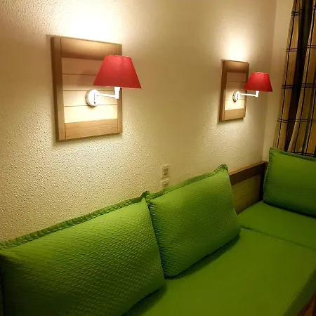Studio 4 Personnes, Climatise, Rez De Jardin * Saint-Raphael (Var)